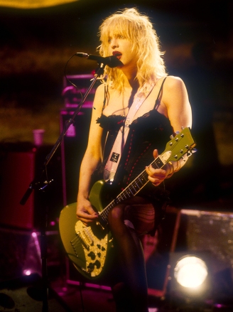 HOLE - COURTNEY LOVE ON 'LATER WITH JOOLS HOLLAND', ЛОНДОН, ВЕЛИКОБРИТАНИЯ - МАЙ 1995 Г.