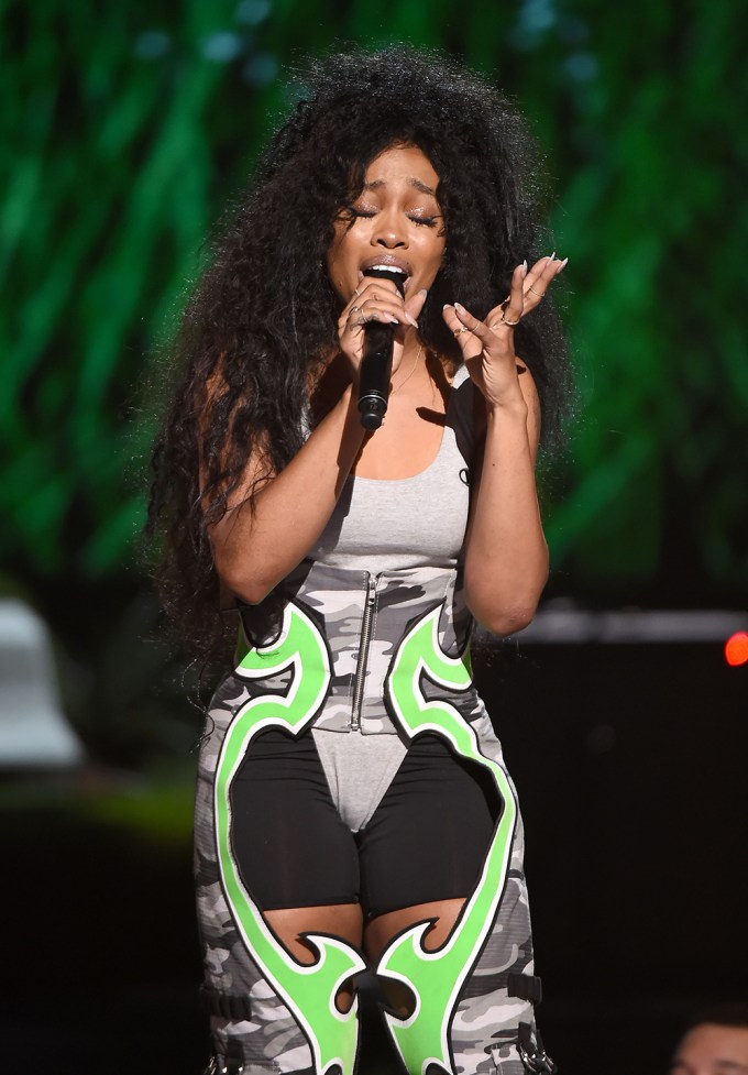 SZA на церемонии вручения наград BET Awards 2017