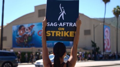 SAG-AFTRA одобряет сделку по прекращению забастовки: детали соглашения