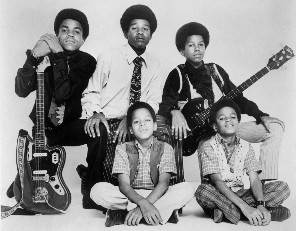 (Оригинальная подпись) Вокальная группа "Jackson Five". Фотография 1969 года.