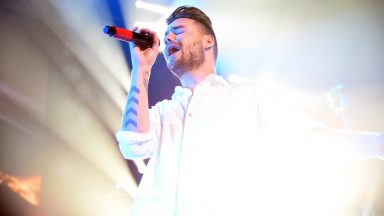 ЛОС-АНДЖЕЛЕС, Калифорния – 4 ДЕКАБРЯ: Певец Лиам Пейн из One Direction выступает на сцене во время Jingle Ball 2015 на канале 102.7 KIIS FM, представленного Capital One в STAPLES CENTER 4 декабря 2015 года в Лос-Анджелесе, Калифорния. (Фото Джейсона Мерритта/Getty Images для iHeartMedia)